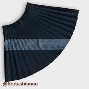 Lacoste Black A-Line Tennis Skirt XS 4 Preppy Pickleball Pleated Gray Stripe